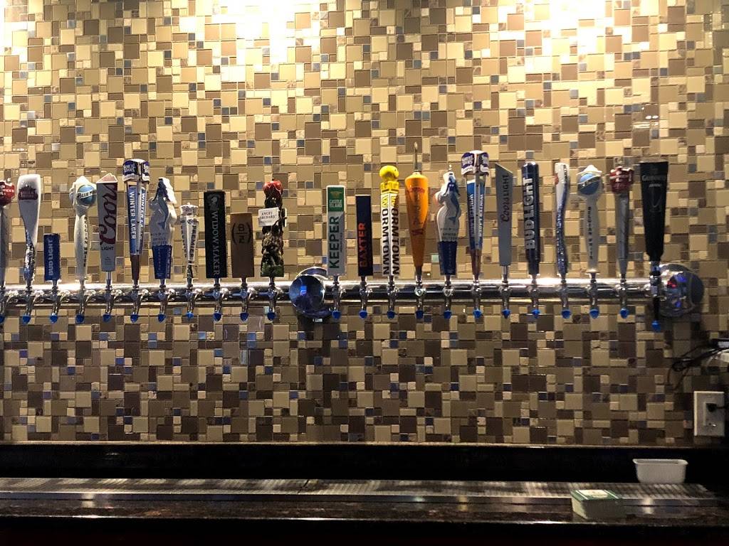 Crossroads Pub | restaurant | 63 Columbian St, Braintree, MA 02184, USA | 7816649600 OR +1 781-664-9600