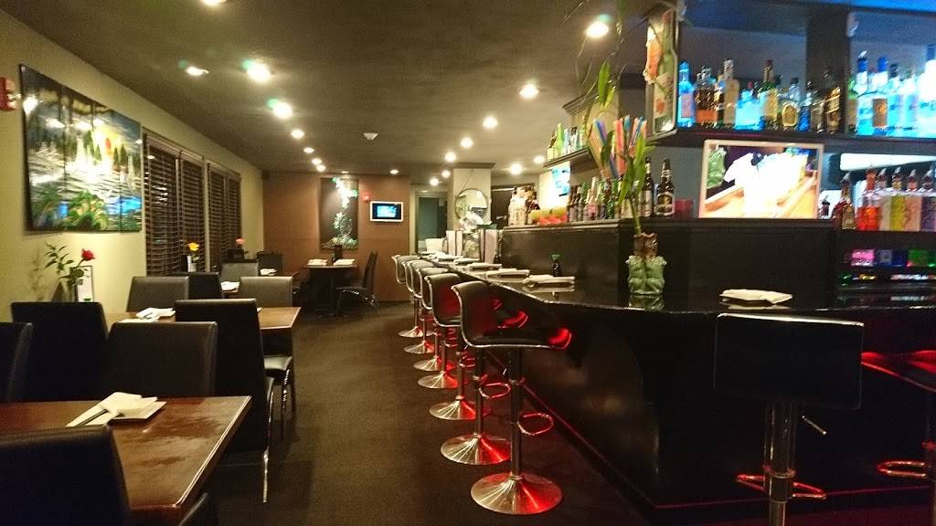 Nguyens Vietnamese Cuisine & Sushi Bar | cafe | 286 Humphrey St, Swampscott, MA 01907, USA | 7815920047 OR +1 781-592-0047