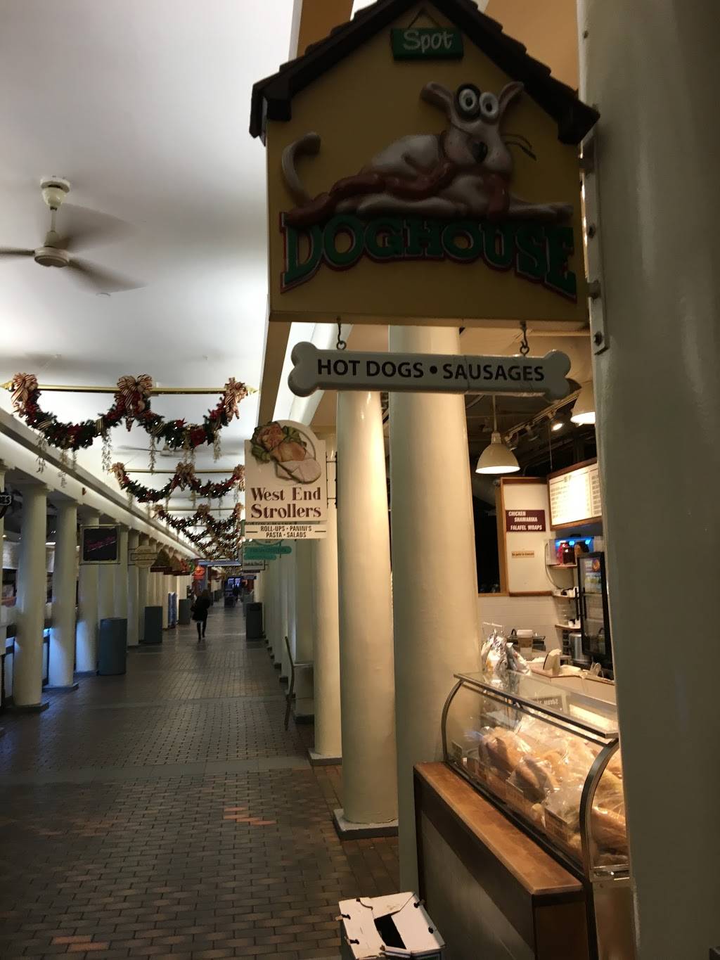 Dog House | restaurant | 1 Faneuil Hall Sq, Boston, MA 02109, USA | 6177424441 OR +1 617-742-4441