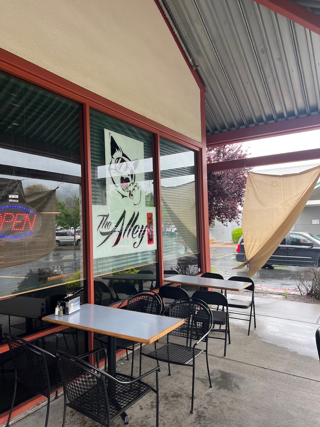 The Alley Grill | restaurant | 1245 Airport Park Blvd, Ukiah, CA 95482, USA | 7074622110 OR +1 707-462-2110