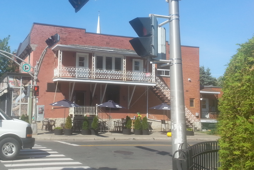 Arousse | restaurant | 19 Rue Blainville O, Sainte-Thérèse, QC J7E 1X1, Canada | 4504378777 OR +1 450-437-8777