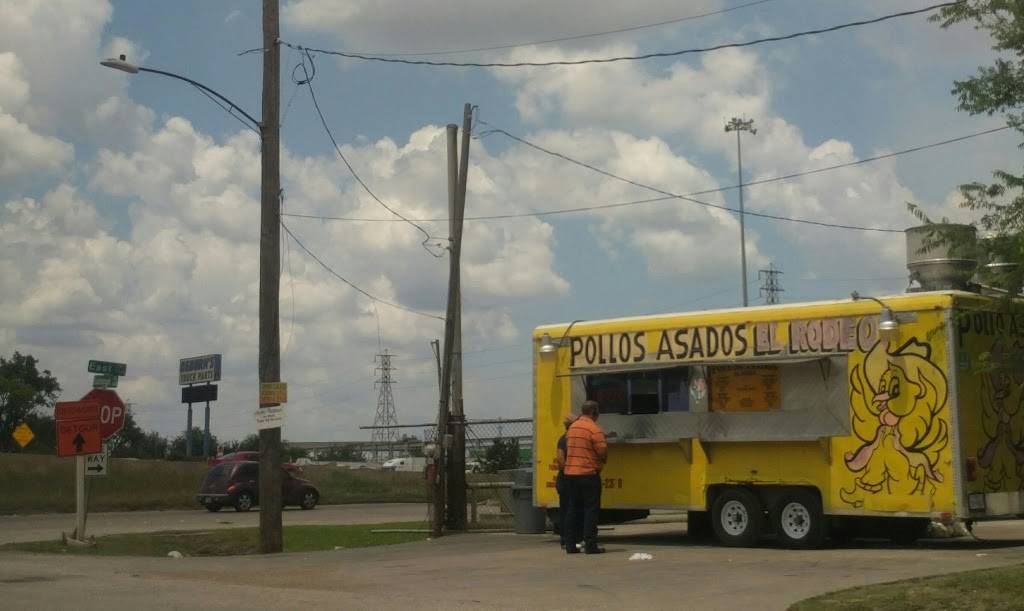 Pollo Asado El Rodeo | restaurant | 7702 East Fwy, Houston, TX 77020, USA | 7136732378 OR +1 713-673-2378