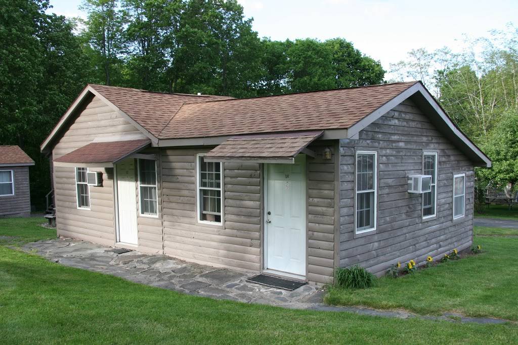 Lakeside Resort & 3812 Bistro | restaurant | 3812 NY-14, Watkins Glen, NY 14891, USA | 6075354232 OR +1 607-535-4232