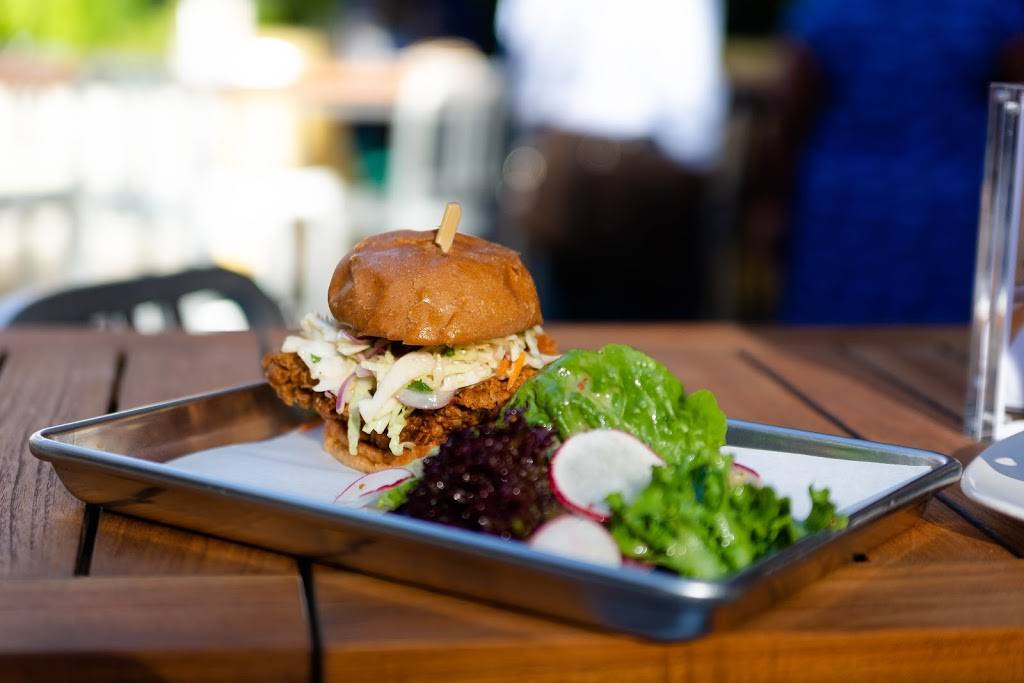 Bears Lair Tavern | restaurant | 2465 Bancroft Way #140, Berkeley, CA 94704, USA | 5106644191 OR +1 510-664-4191