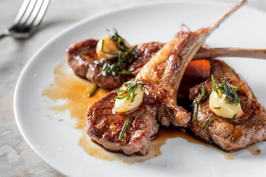 Eight Bar and Patio | restaurant | 8 W Maple St #1, Chicago, IL 60610, USA | 3129448888 OR +1 312-944-8888