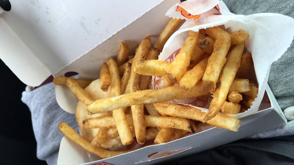 Popeyes Louisiana Kitchen | restaurant | 17 McGraw St, Shirley, NY 11967, USA | 6313959300 OR +1 631-395-9300