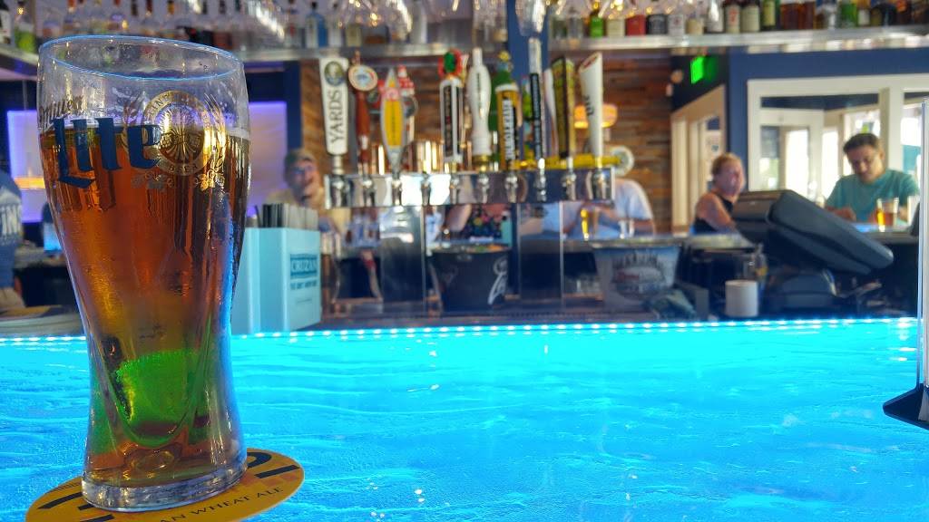 Fins Bar & Grille | restaurant | 142 Decatur St, Cape May, NJ 08204, USA | 6098843449 OR +1 609-884-3449