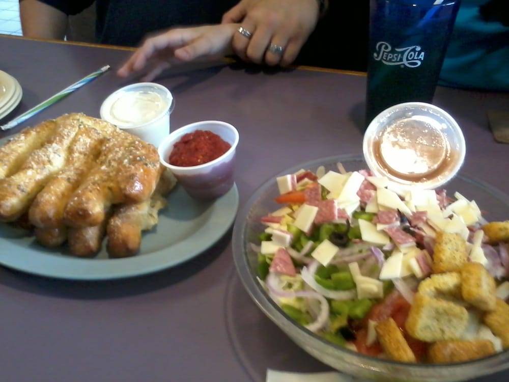 Gs Pizzeria | restaurant | 115 E Bay St, East Tawas, MI 48730, USA | 9893628659 OR +1 989-362-8659