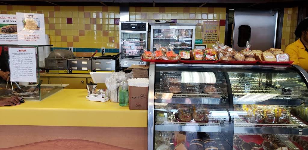 Golden Krust Caribbean Bakery & Grill | restaurant | 1020 FL-50, Clermont, FL 34711, USA | 3527085515 OR +1 352-708-5515