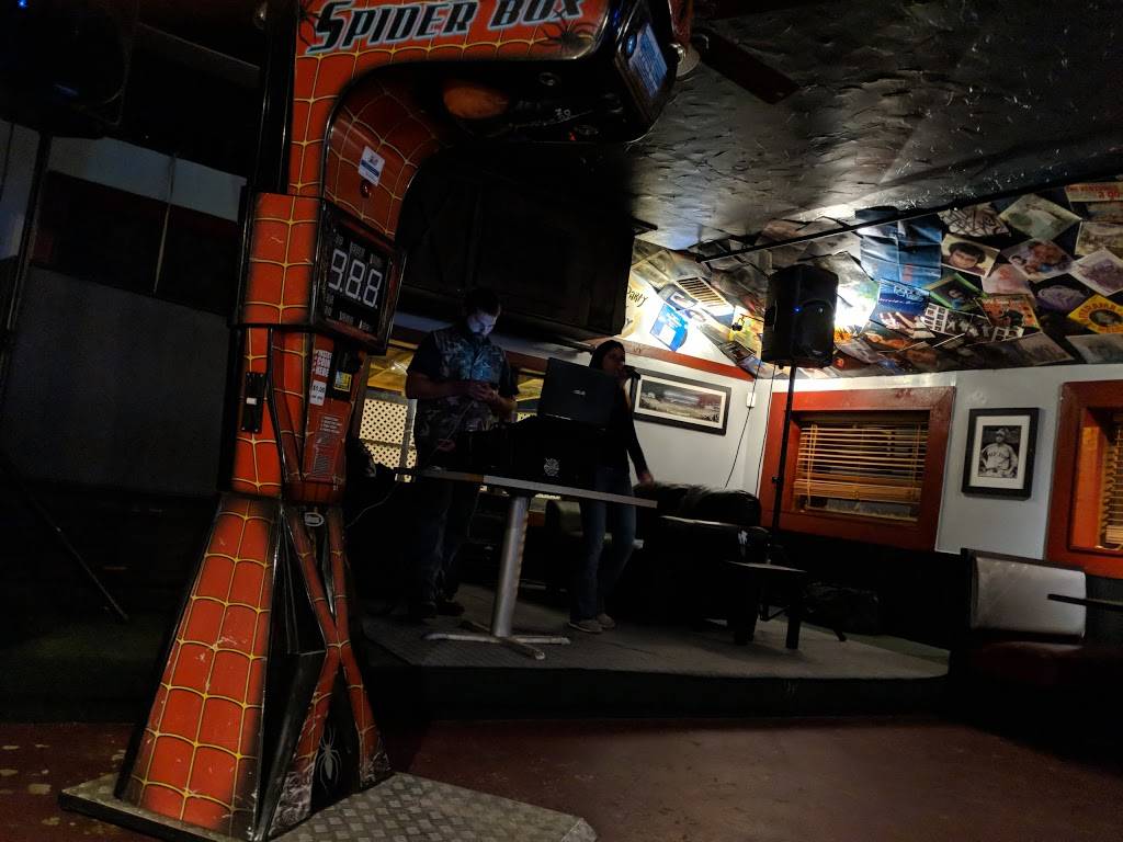 TJs Bar and Grille | restaurant | 4 Bridge Approach St, Buzzards Bay, MA 02532, USA | 5087592333 OR +1 508-759-2333