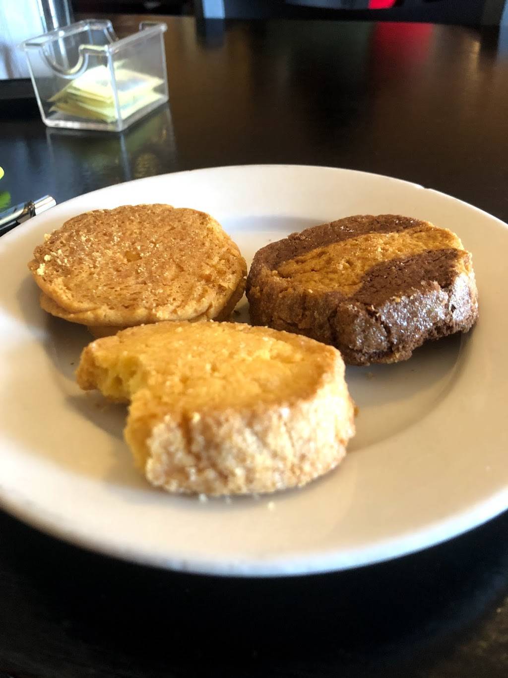 Dama Pastry & Cafe | bakery | 1505 Columbia Pike, Arlington, VA 22204, USA | 7039205620 OR +1 703-920-5620