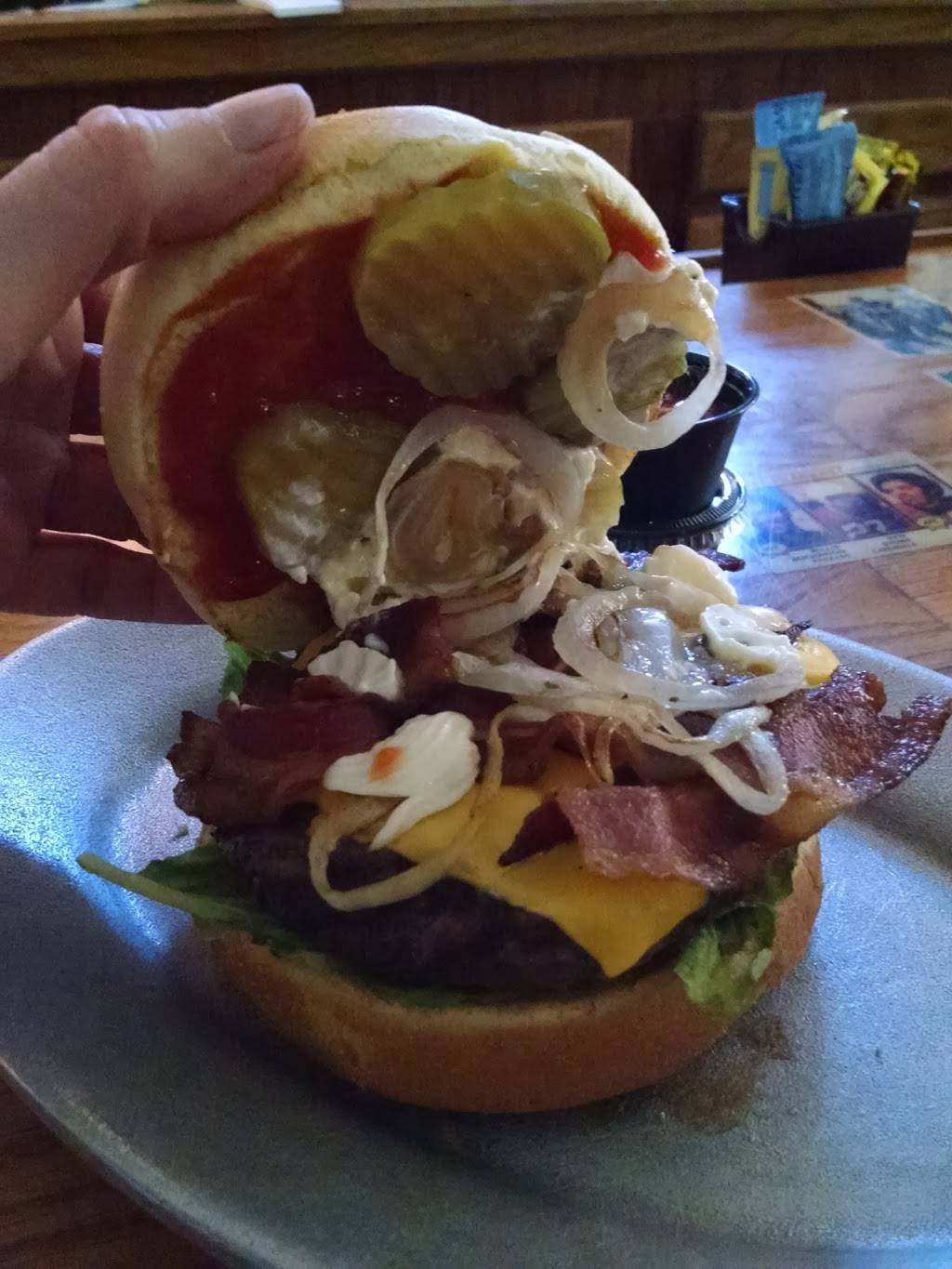 Touchdown Tavern | restaurant | 125 E Main St, Reedsburg, WI 53959, USA | 6085246724 OR +1 608-524-6724