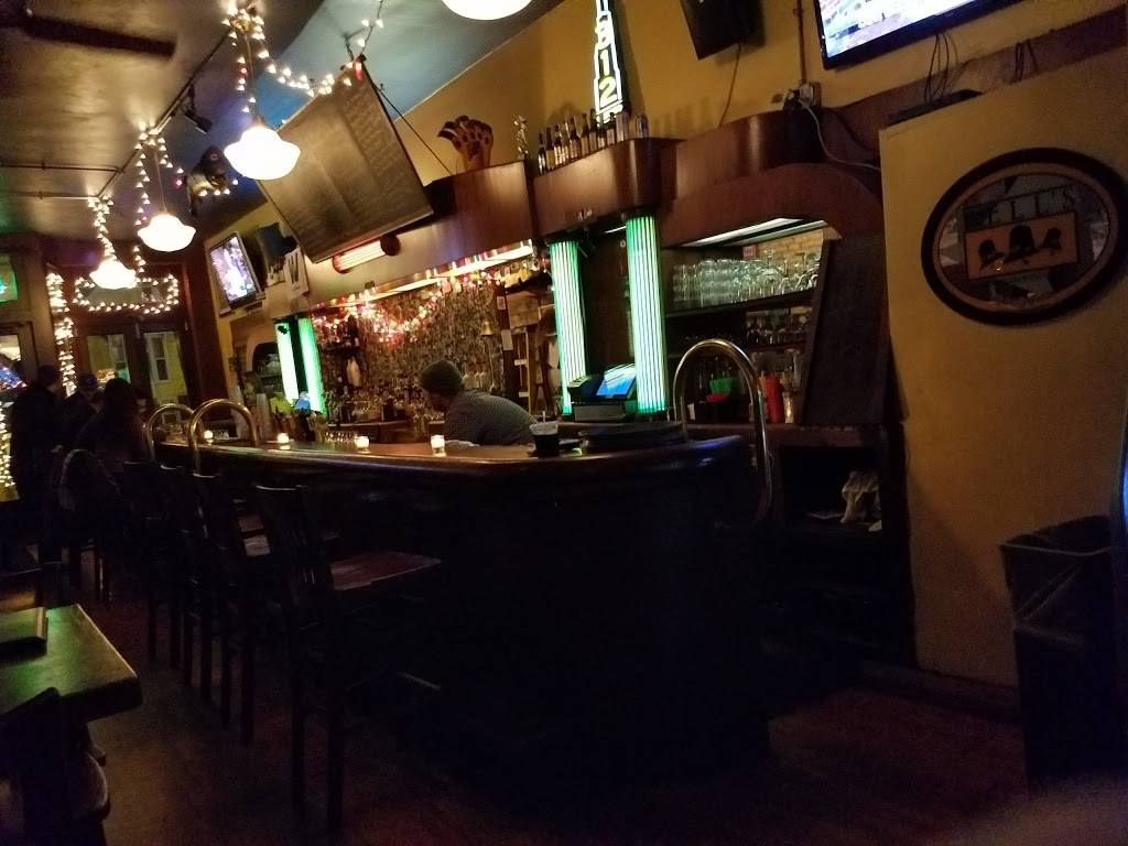 Village Tap | restaurant | 2055 W Roscoe St, Chicago, IL 60618, USA | 7738830817 OR +1 773-883-0817