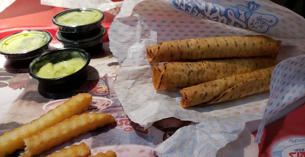 Fosters Freeze | restaurant | 5420 N Blackstone Ave, Fresno, CA 93710, USA | 5592612678 OR +1 559-261-2678