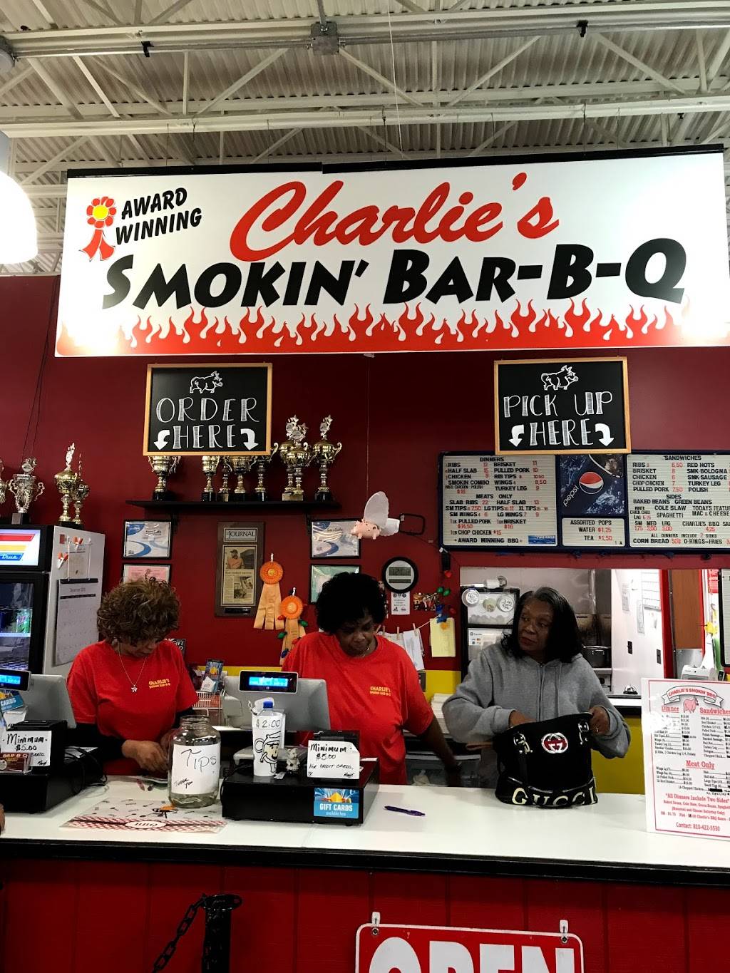 Charlies Smokin BBQ | restaurant | 300 E 1st St, Flint, MI 48502, USA | 8105774043 OR +1 810-577-4043