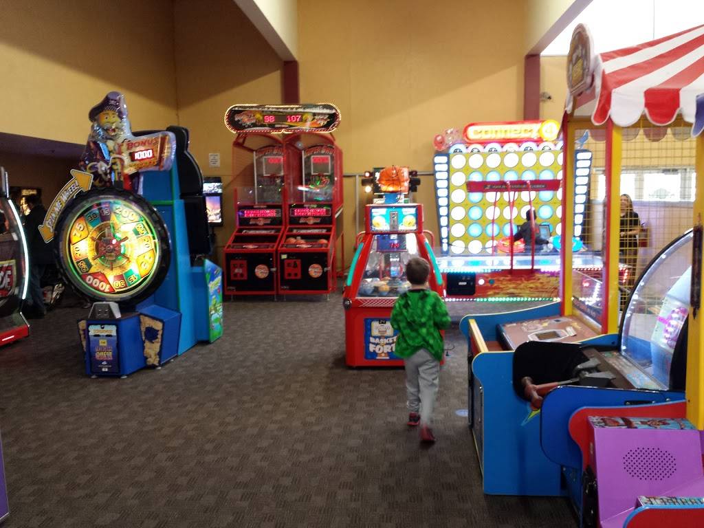 Putters Family Entertainment Center | restaurant | 1156 OR-99, Eugene, OR 97402, USA | 5416888901 OR +1 541-688-8901