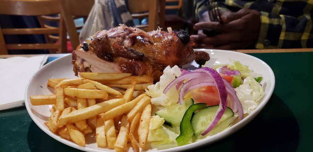 Mapleleaf Sports Bar & Grill | restaurant | 828 Danforth Ave, Toronto, ON M4J 1L6, Canada | 4164660521 OR +1 416-466-0521