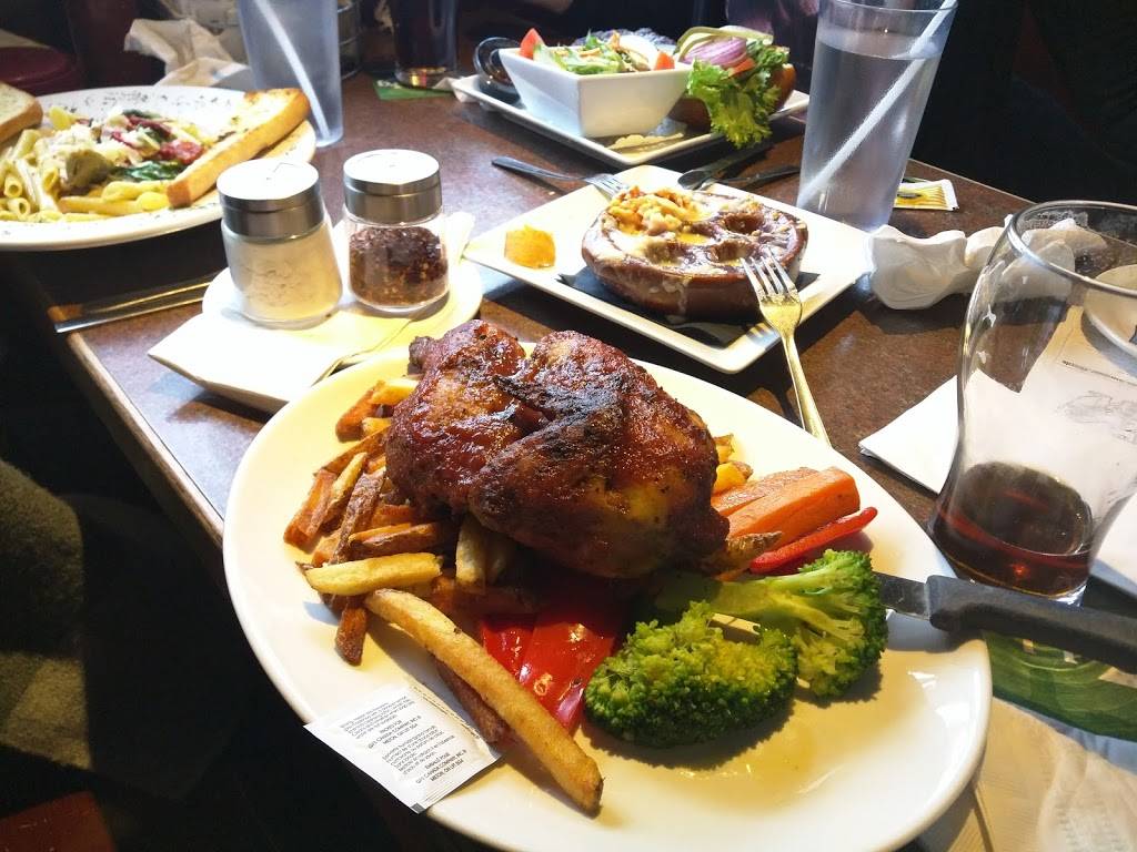 The Beach Lakefront Bar & Grill | restaurant | 221 Lake Dr N, Keswick, ON L4P 3C8, Canada | 9059890701 OR +1 905-989-0701