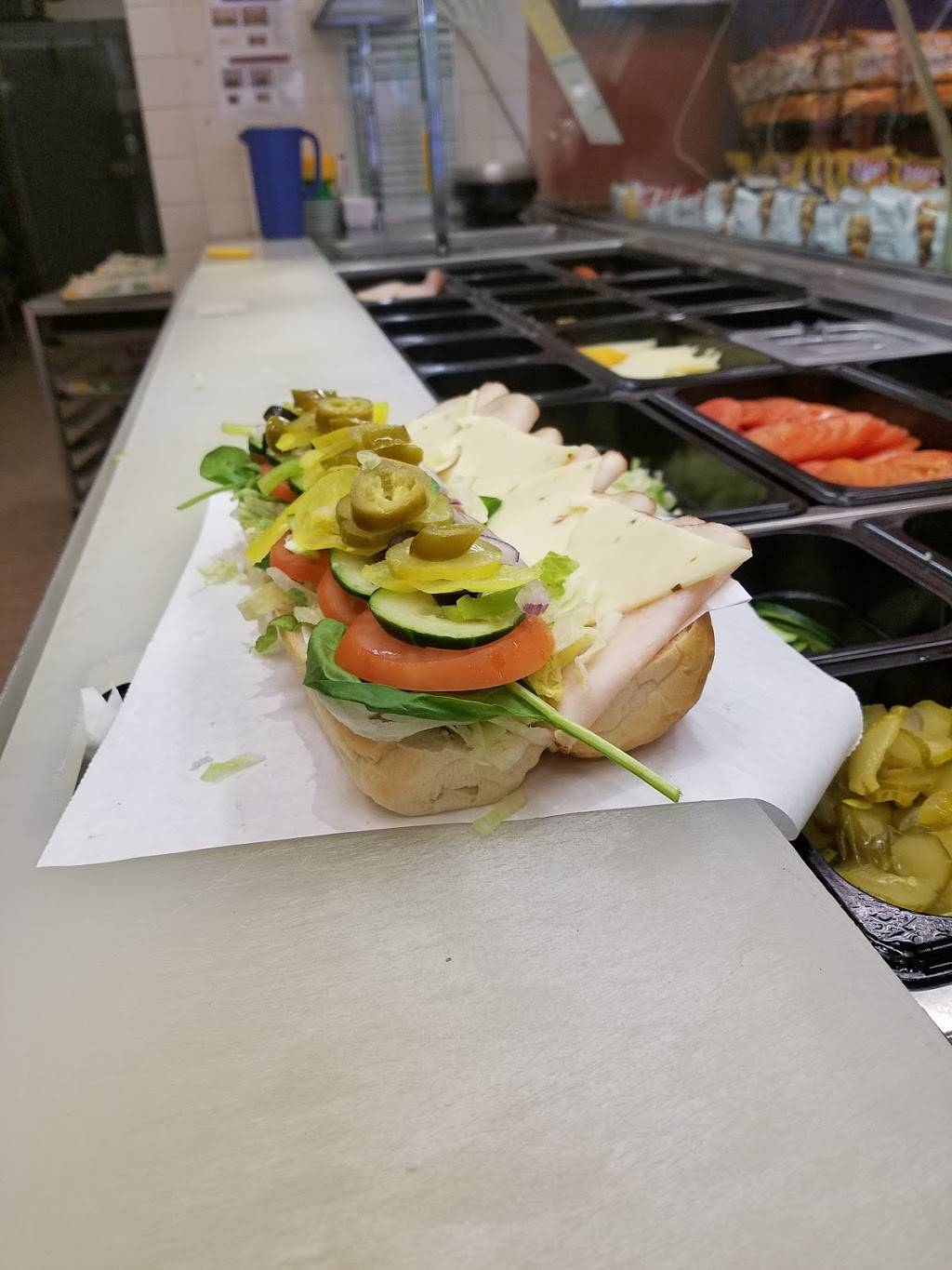 Subway | restaurant | 557 N Golden State Blvd, Turlock, CA 95380, USA | 2096697635 OR +1 209-669-7635