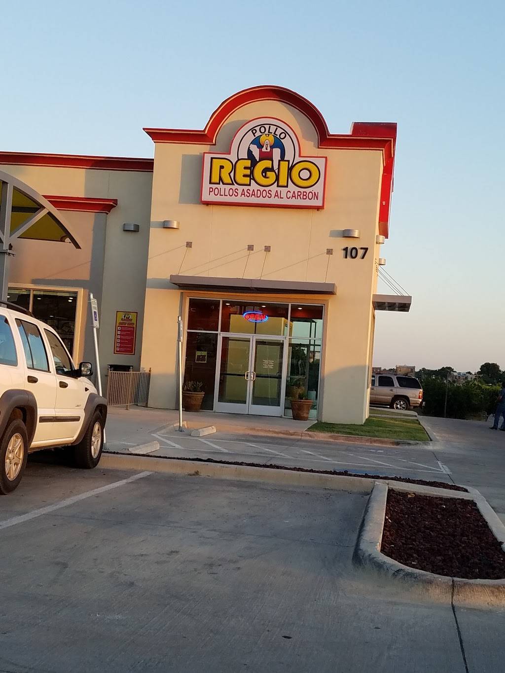 Pollo Regio | restaurant | 107 NW 28th St, Fort Worth, TX 76164, USA | 8176244444 OR +1 817-624-4444