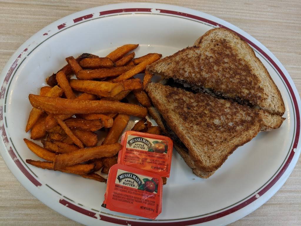 Huddle House | meal takeaway | 102 5th Ave, Eastman, GA 31023, USA | 4783745088 OR +1 478-374-5088