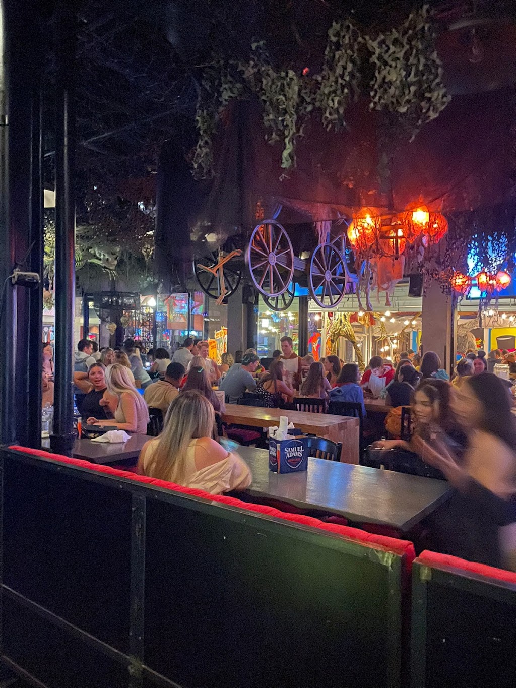 Nightmare on Clark Street | restaurant | 3505 N Clark St, Chicago, IL 60657, USA | 8334663758 OR +1 833-466-3758