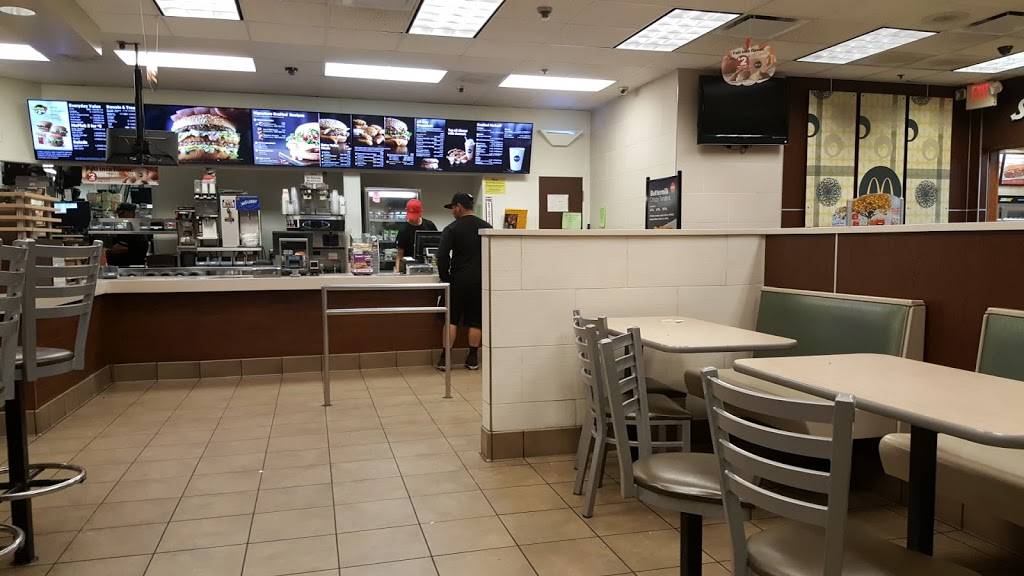 McDonalds | cafe | 2710 S Blackstone St, Tulare, CA 93274, USA | 5596881182 OR +1 559-688-1182
