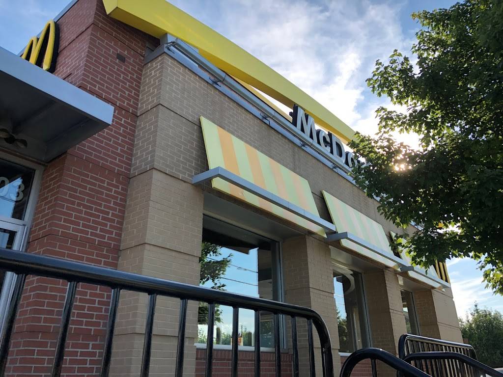 McDonalds | cafe | 13003 Lee Jackson Memorial Hwy, Fairfax, VA 22033, USA | 7033784631 OR +1 703-378-4631