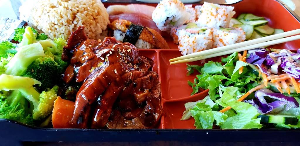 Mobo Sushi | restaurant | 105 River St S, Santa Cruz, CA 95060, USA | 8314251700 OR +1 831-425-1700