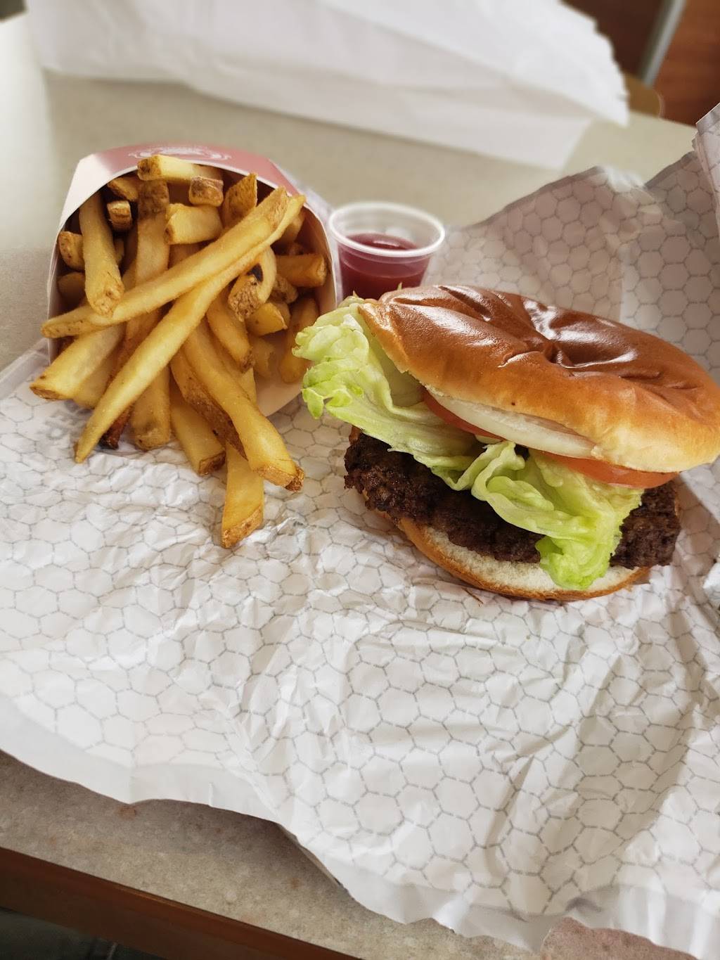 Wendys | restaurant | 685 E Hudson St, Columbus, OH 43211, USA | 6142616211 OR +1 614-261-6211