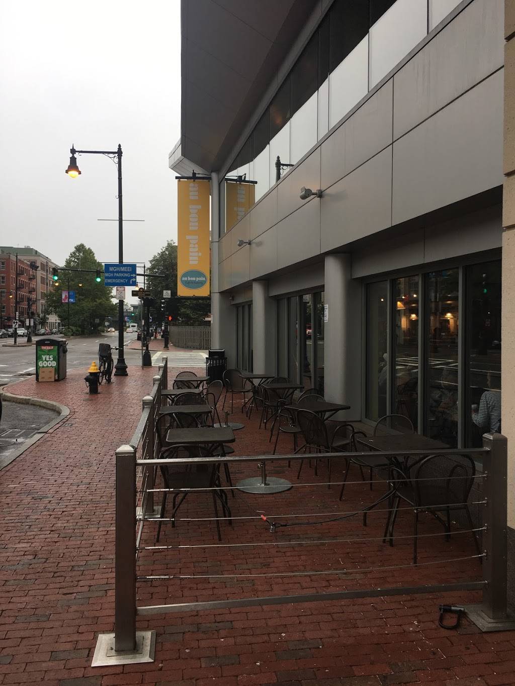 Au Bon Pain | bakery | Charles River Plaza, 209 Cambridge St, Boston, MA 02114, USA | 6177231278 OR +1 617-723-1278