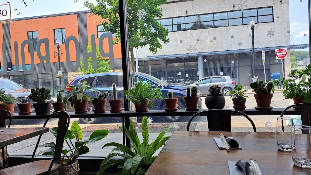 Pho and Roll Vietnamese Kitchen | restaurant | 216 N Highland Ave, Pittsburgh, PA 15206, USA | 4124042760 OR +1 412-404-2760