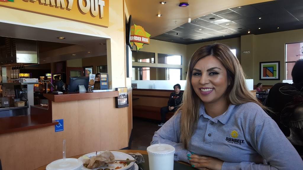 Round Table Pizza | meal delivery | 1515 Mitchell Rd, Ceres, CA 95307, USA | 2095411177 OR +1 209-541-1177