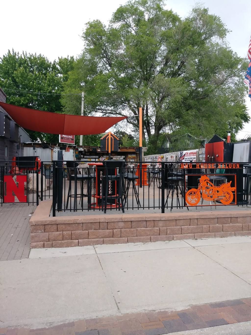 Dog House Saloon | restaurant | 307 3rd St, Waterloo, NE 68069, USA | 4027793257 OR +1 402-779-3257