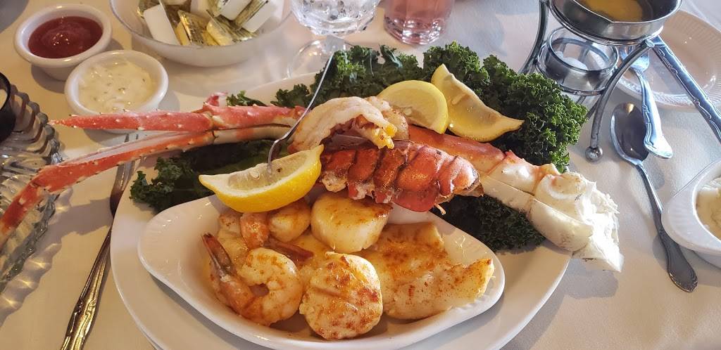 Timmermans Supper Club | restaurant | 7777 Timmerman Dr, East Dubuque, IL 61025, USA | 8157473316 OR +1 815-747-3316