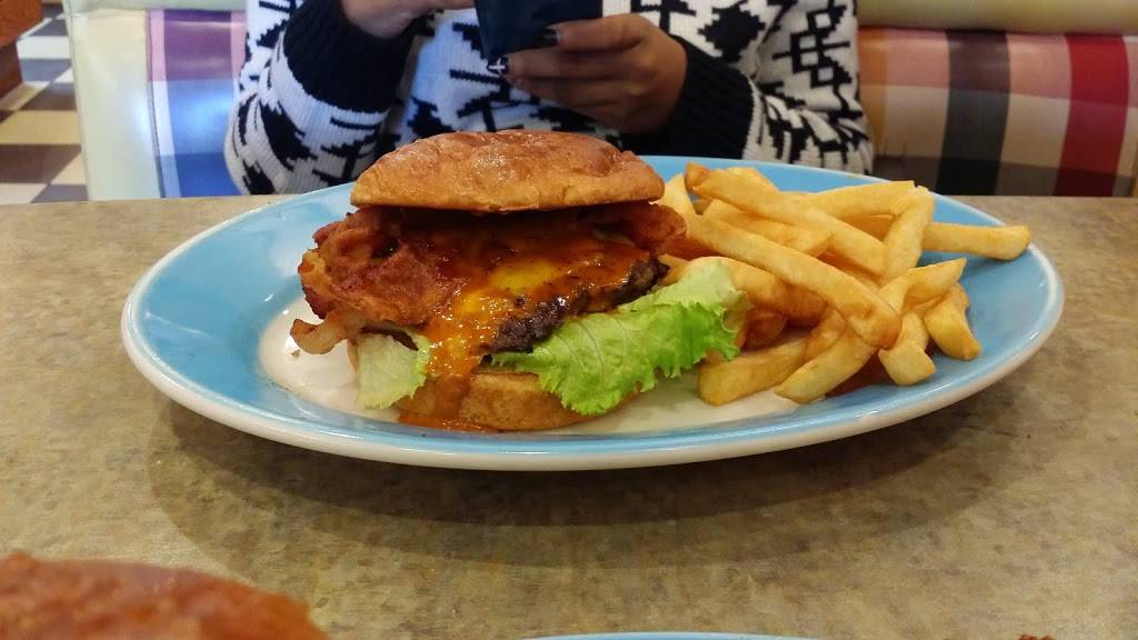 Friendlys | restaurant | 552 Franklin Ave, Franklin Square, NY 11010, USA | 5167756722 OR +1 516-775-6722