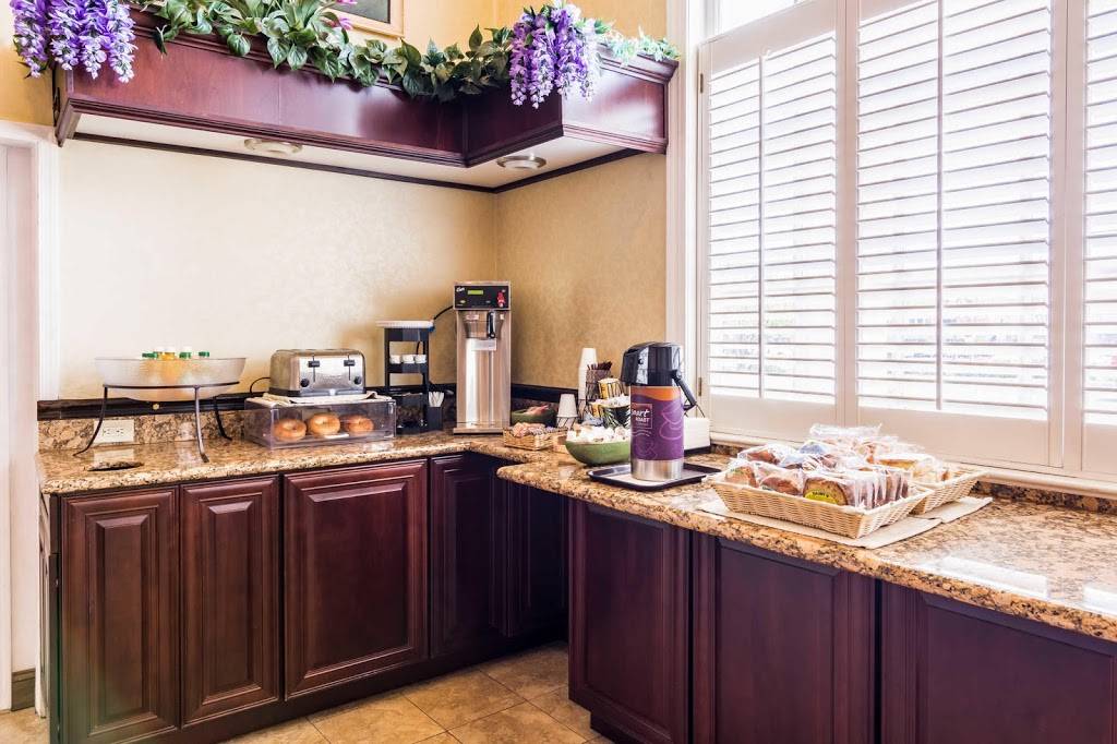 Rodeway Inn | restaurant | 9700 Fairfax Blvd, Fairfax, VA 22031, USA | 5719219095 OR +1 571-921-9095