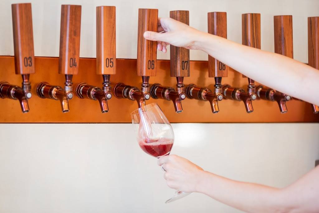 Copper Vine | restaurant | 1001 Poydras St, New Orleans, LA 70112, USA | 5042089535 OR +1 504-208-9535