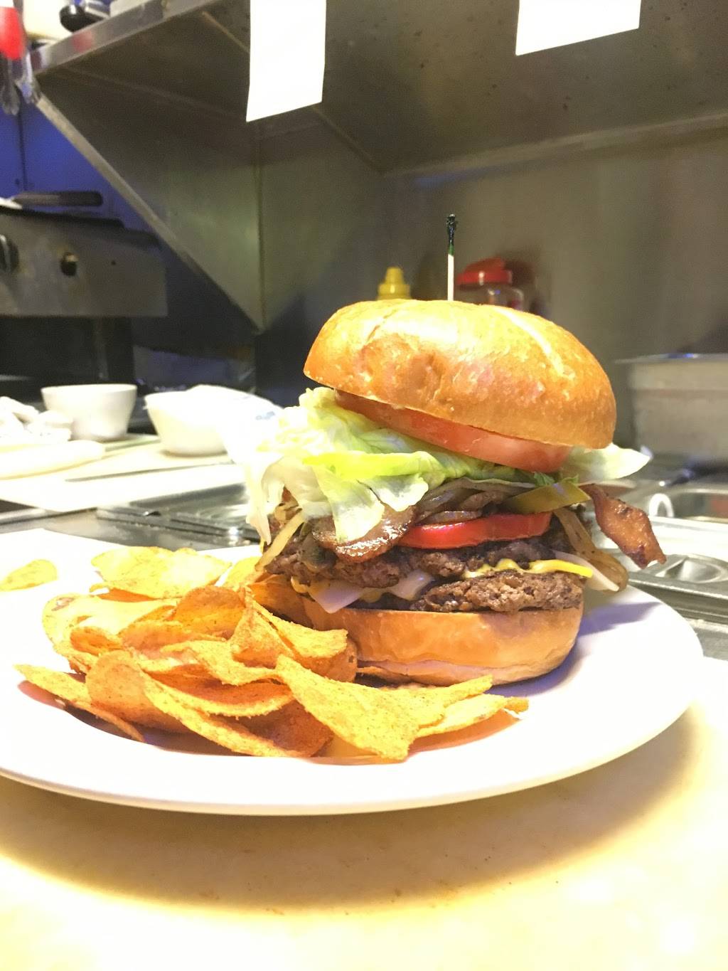 Coachs Corner | restaurant | 317 E 6th St, Newport, KY 41071, USA | 8592612800 OR +1 859-261-2800