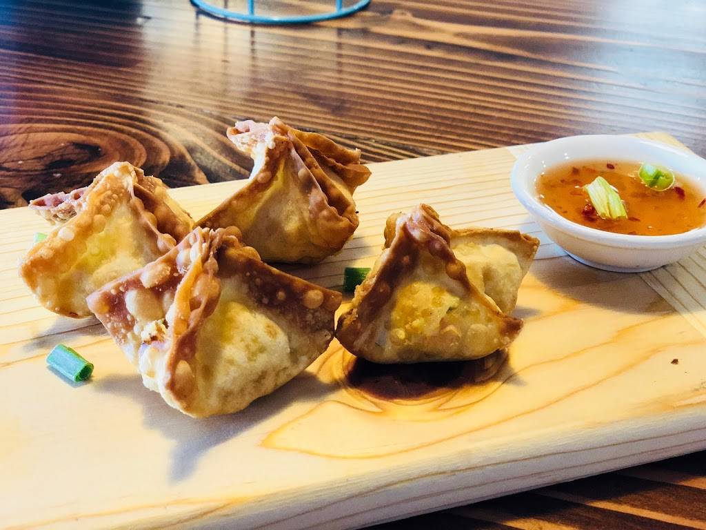 La Moon Thai Eatery | restaurant | 6366 El Cajon Blvd, San Diego, CA 92115, USA | 6195469990 OR +1 619-546-9990