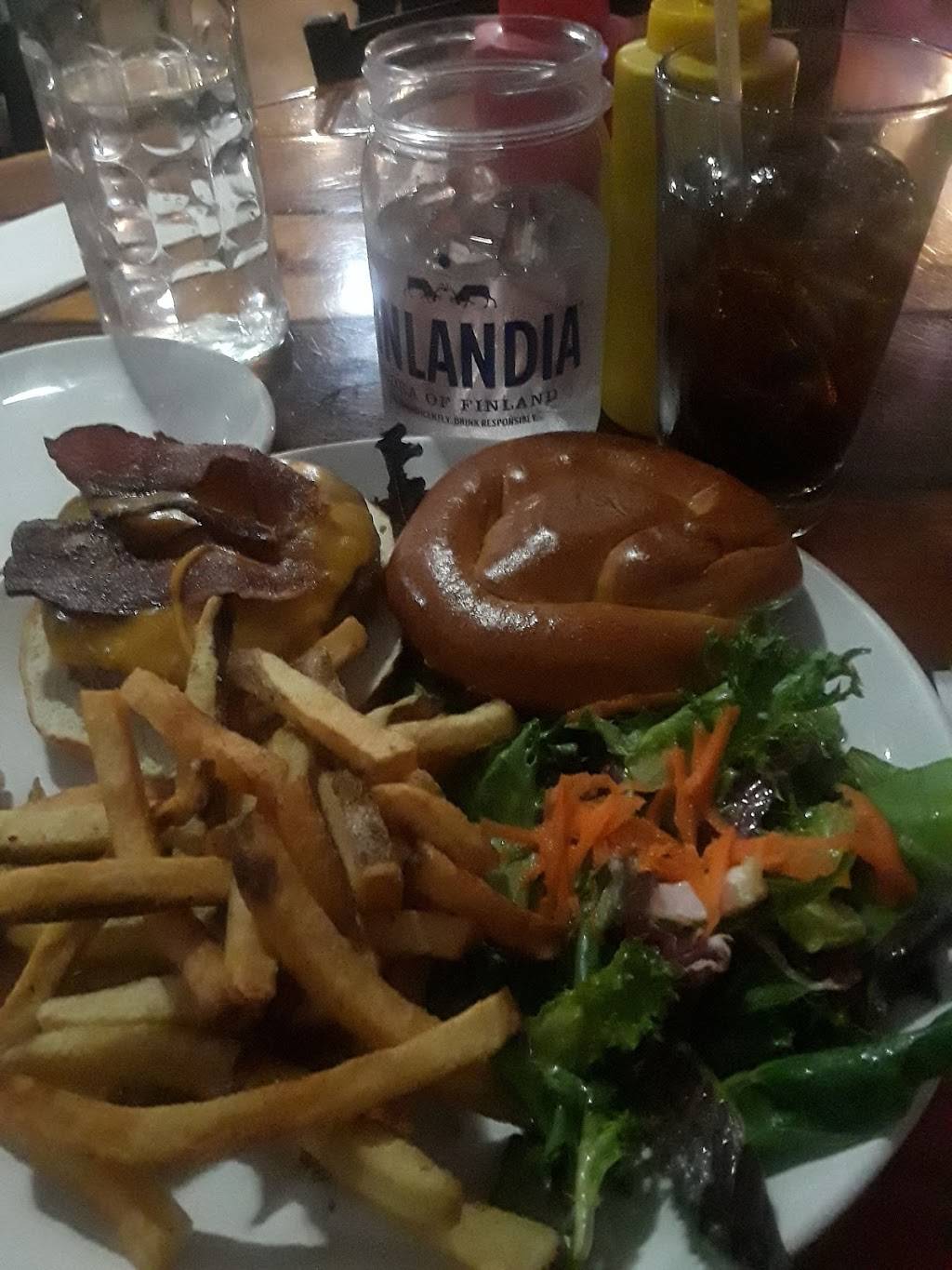 Railroad Station Bar and Grill | restaurant | 114 Railroad Ave, Cloverdale, CA 95425, USA | 7078944779 OR +1 707-894-4779