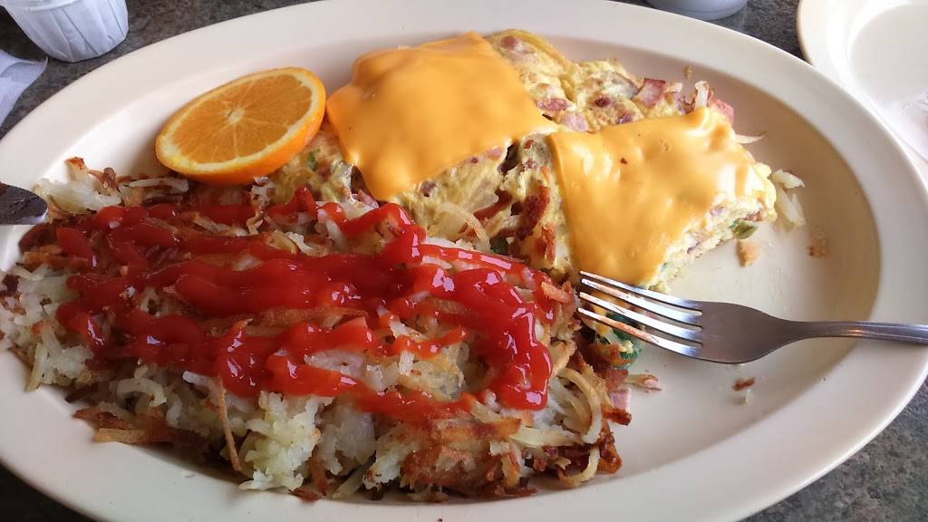 Toms Famous Burgers 11 | restaurant | 8121 State St, South Gate, CA 90280, USA | 3235631717 OR +1 323-563-1717