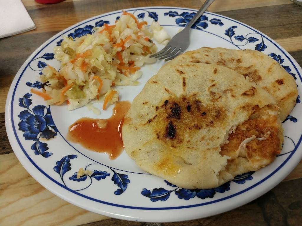 Pupuseria Y Panaderia Emanuel | restaurant | 105 E Edgebrook Dr #101, Houston, TX 77034, USA | 7139478141 OR +1 713-947-8141