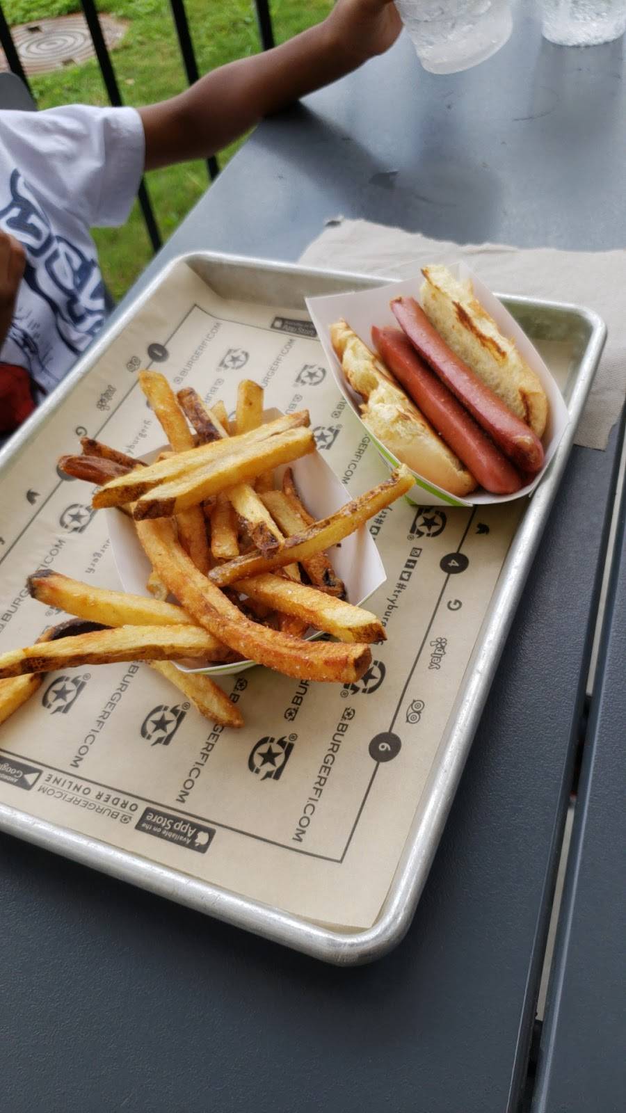 BurgerFi | restaurant | 11309 Bandera Rd Suite 111, San Antonio, TX 78250, USA | 2105212493 OR +1 210-521-2493