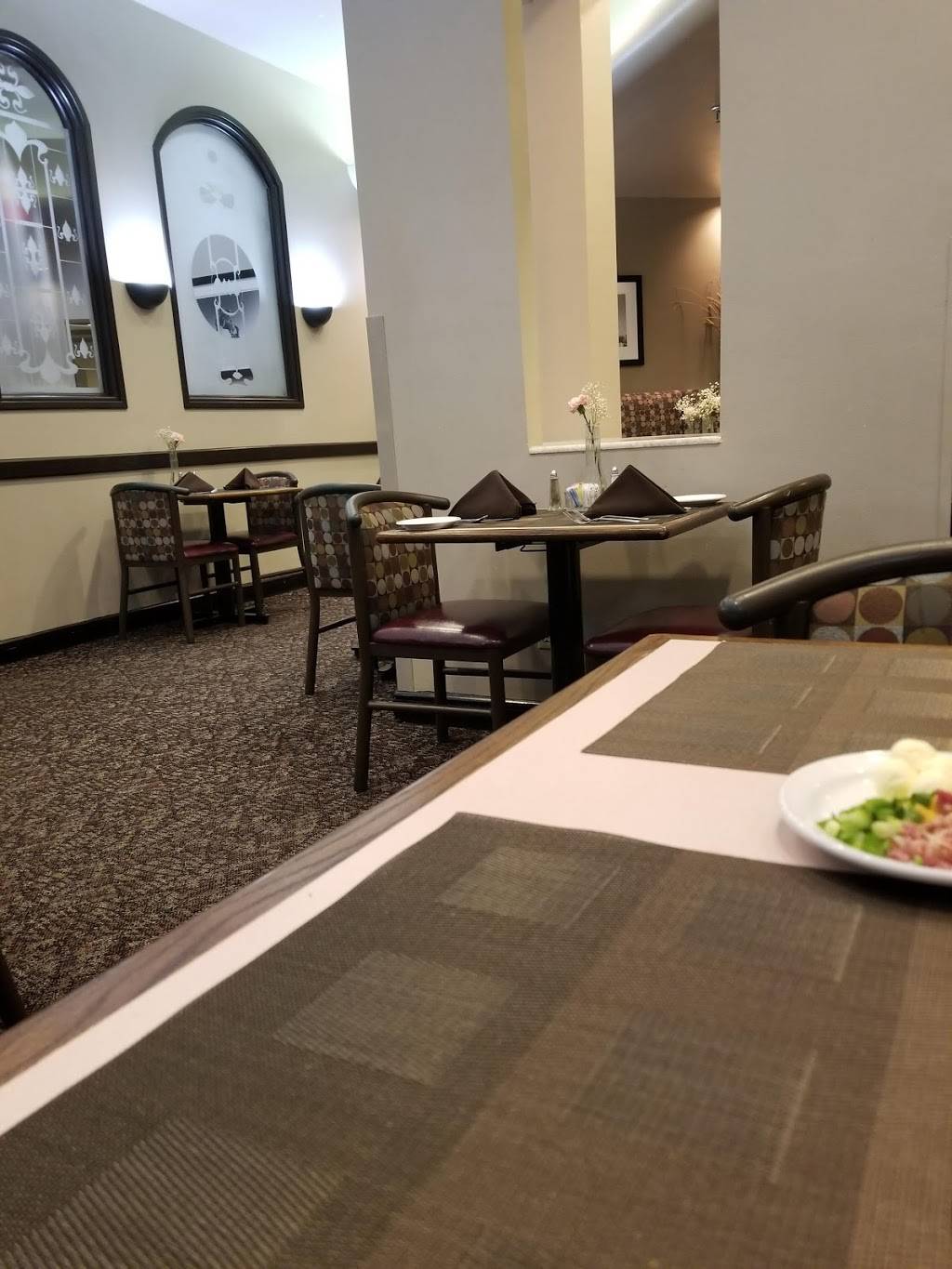 Magnims Restaurant | restaurant | 2027 Airway Blvd, El Paso, TX 79925, USA | 9157784241 OR +1 915-778-4241