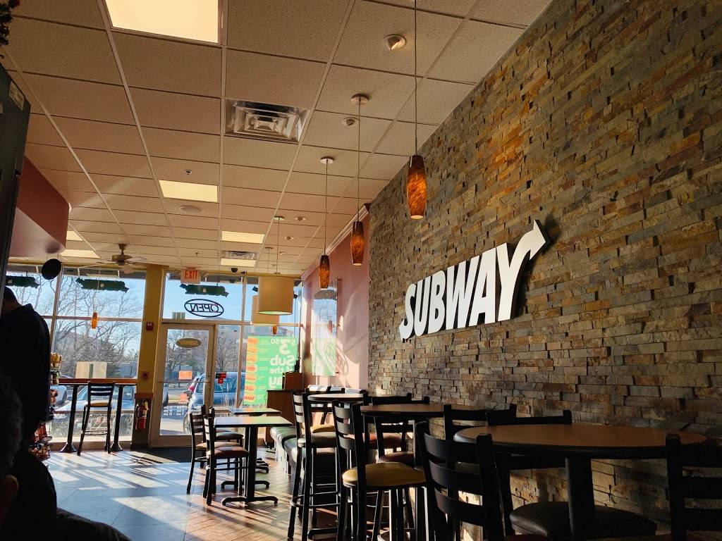 Subway Restaurants | restaurant | 743 N Milwaukee Ave, Wheeling, IL 60090, USA | 8477771641 OR +1 847-777-1641