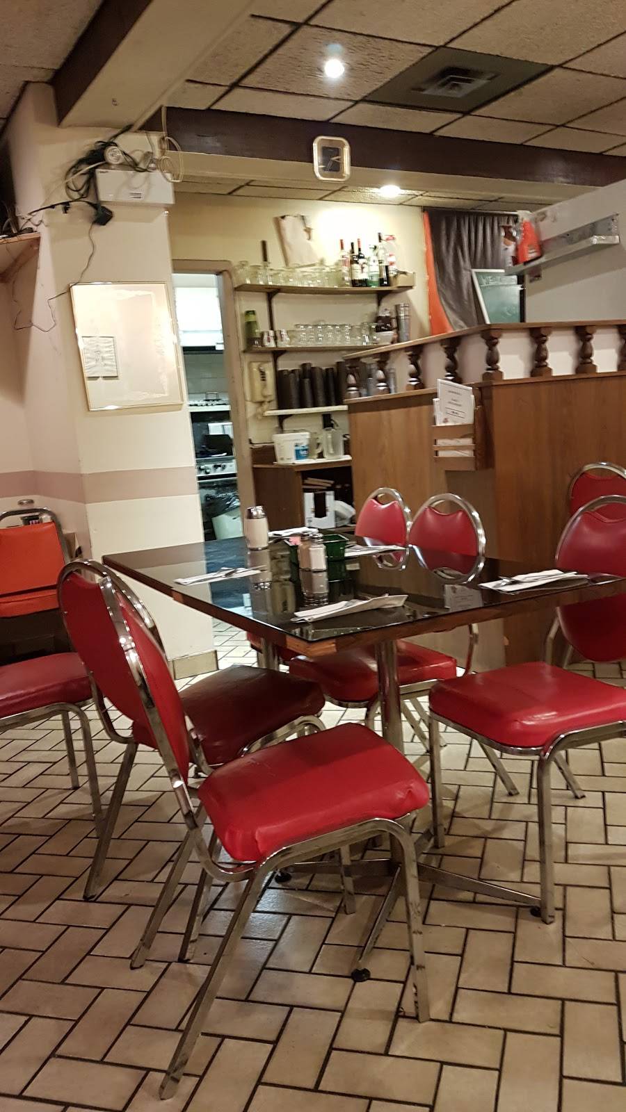 Johnsons Restaurant | restaurant | 2414 Division Rd, Windsor, ON N8W 3W4, Canada | 5199699426 OR +1 519-969-9426