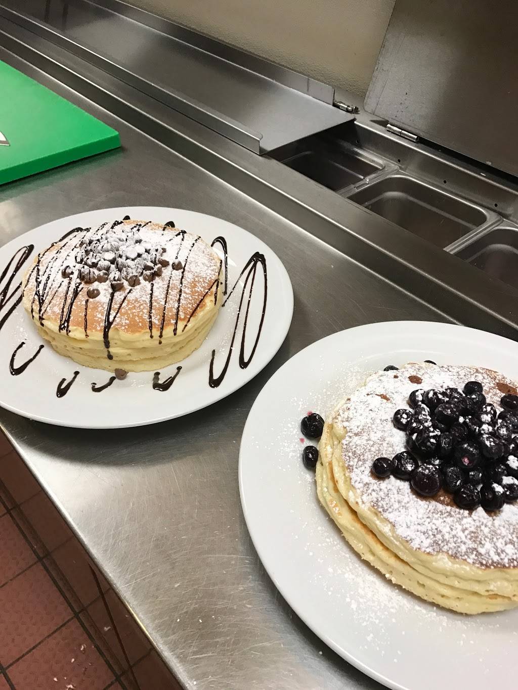 Lux Diner | restaurant | 33 Amy Croft Dr, Windsor, ON N9K 1C7, Canada | 5197358001 OR +1 519-735-8001