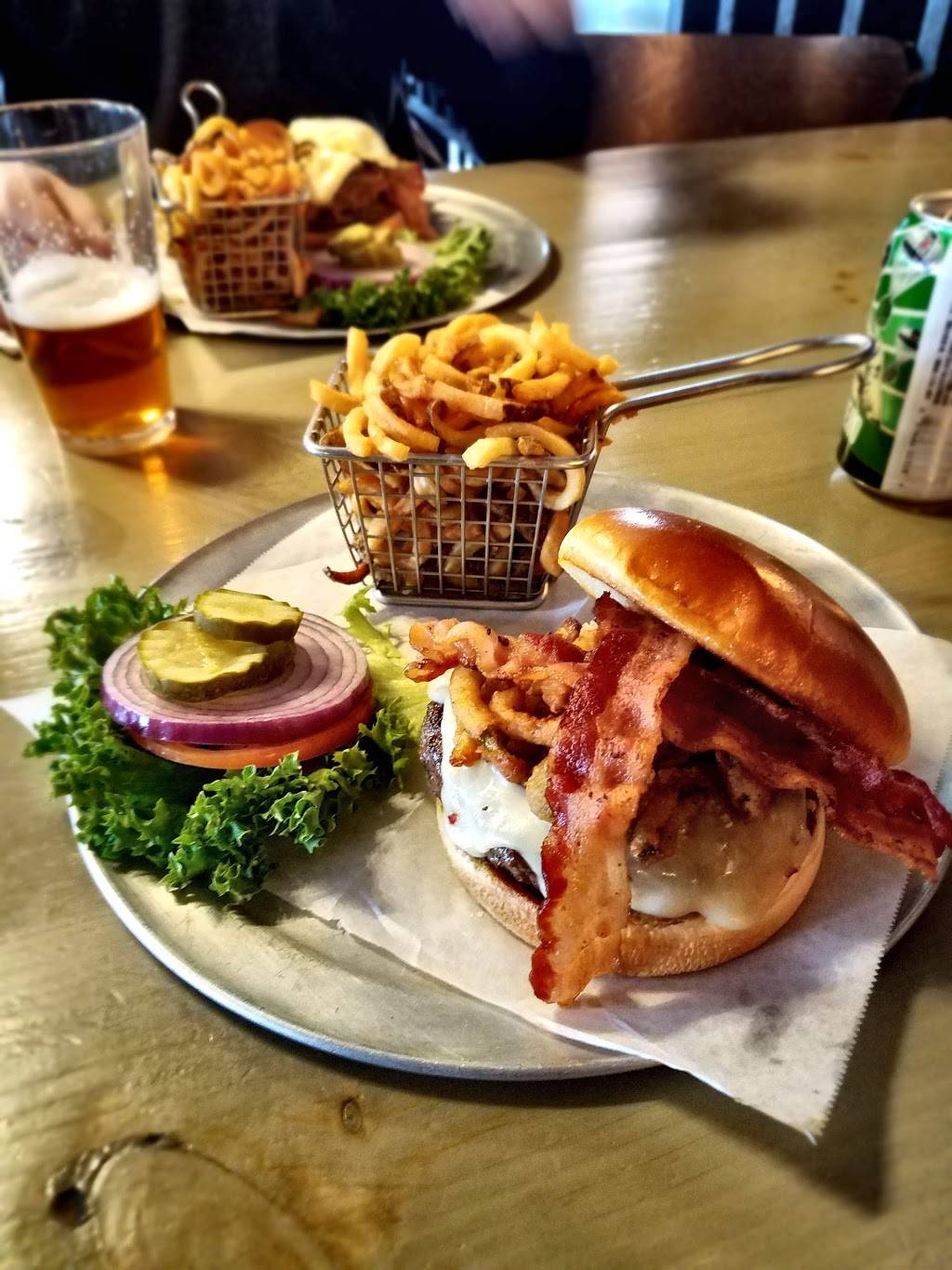 Burgers & Beer | restaurant | 70 Rice Rd, South Wilmington, IL 60474, USA | 8152370000 OR +1 815-237-0000