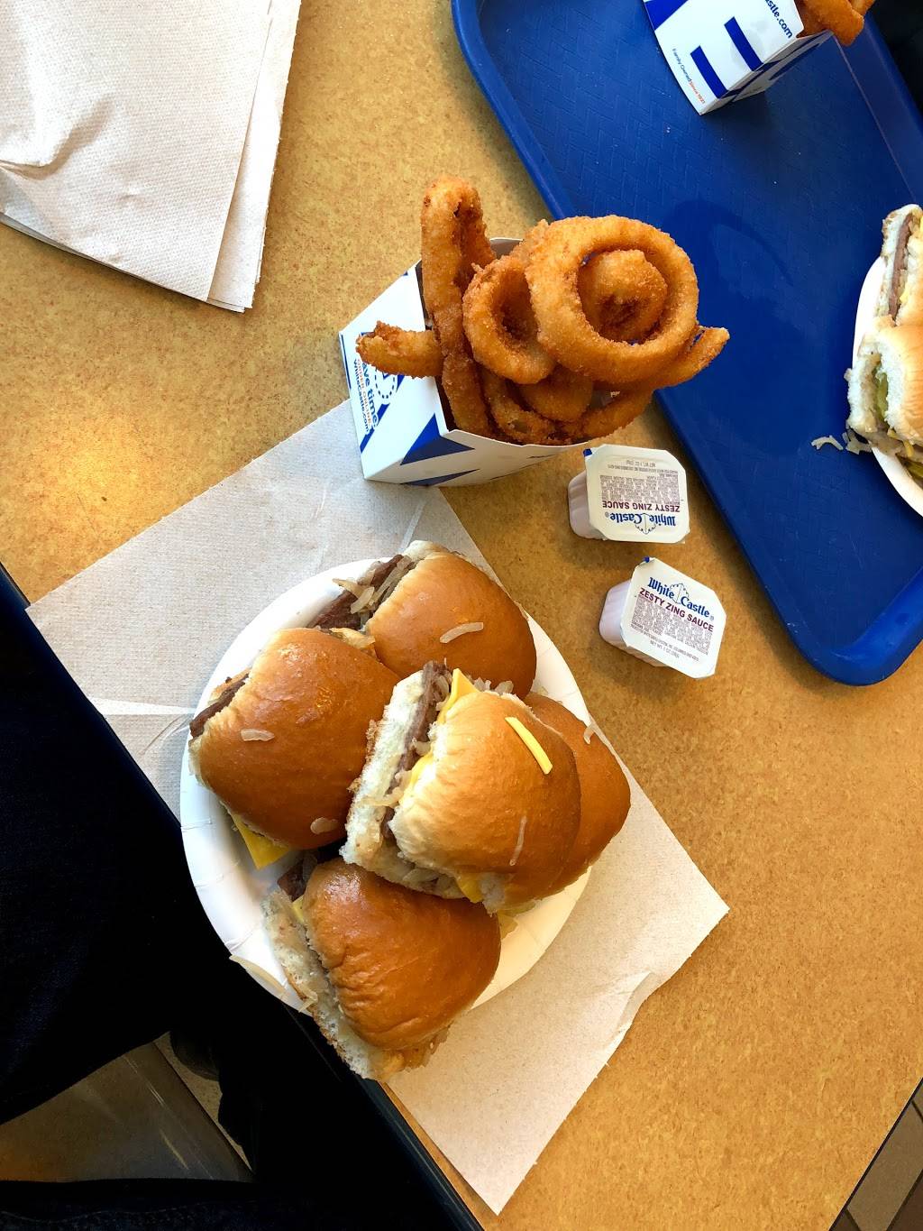 White Castle | restaurant | 12413 Shelbyville Rd, Louisville, KY 40243, USA | 5024893761 OR +1 502-489-3761
